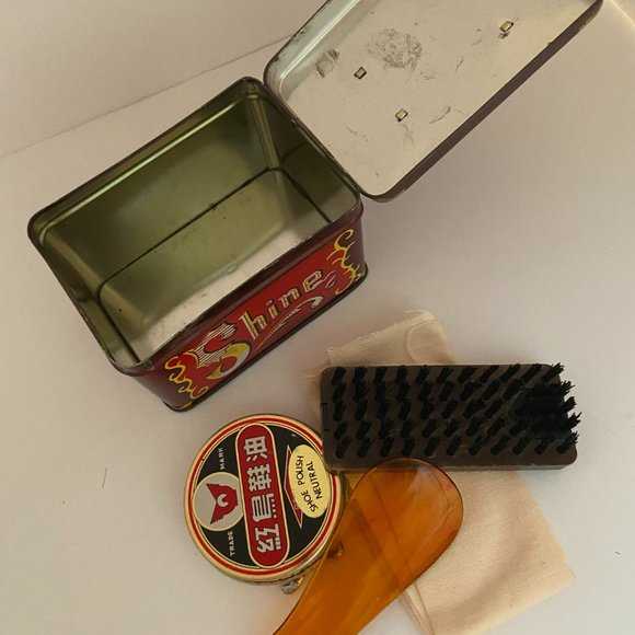 Vintage Small Shoe Shine Tin with Brush, Cloth, Shoe Horn, & Polish - Picture 2 of 5